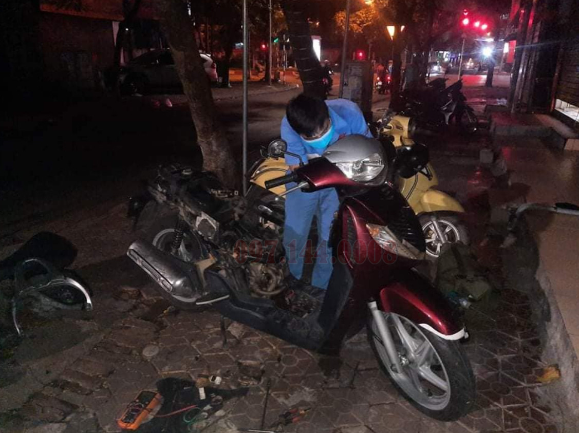 cứu hộ xe máy ban đêm