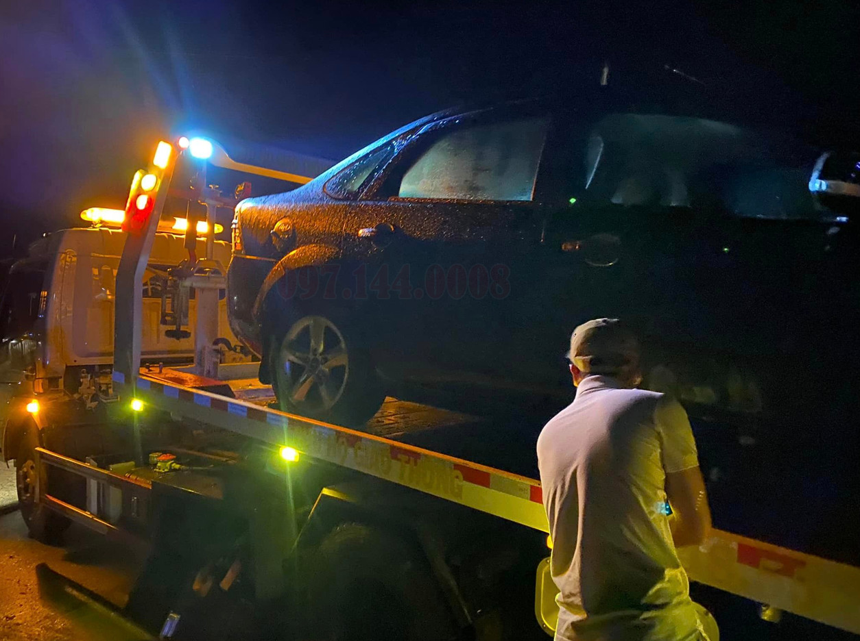 Cứu hộ ô tô vào ban đêm