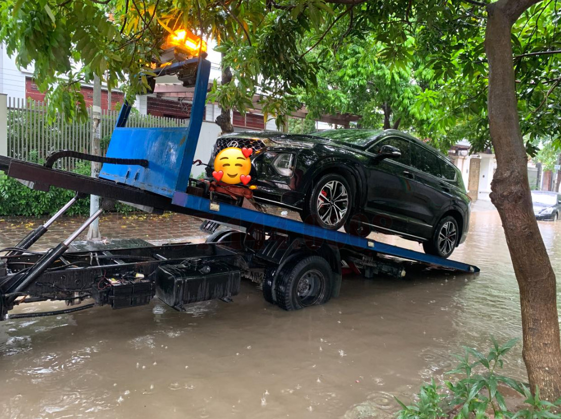 Cứu hộ xe bị ngập nước
